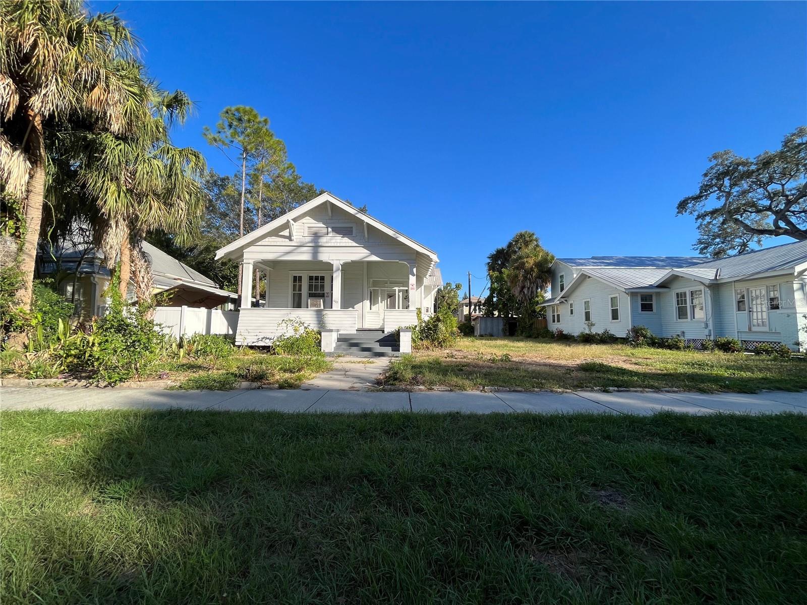 1105 W De Leon St Property Photo 2