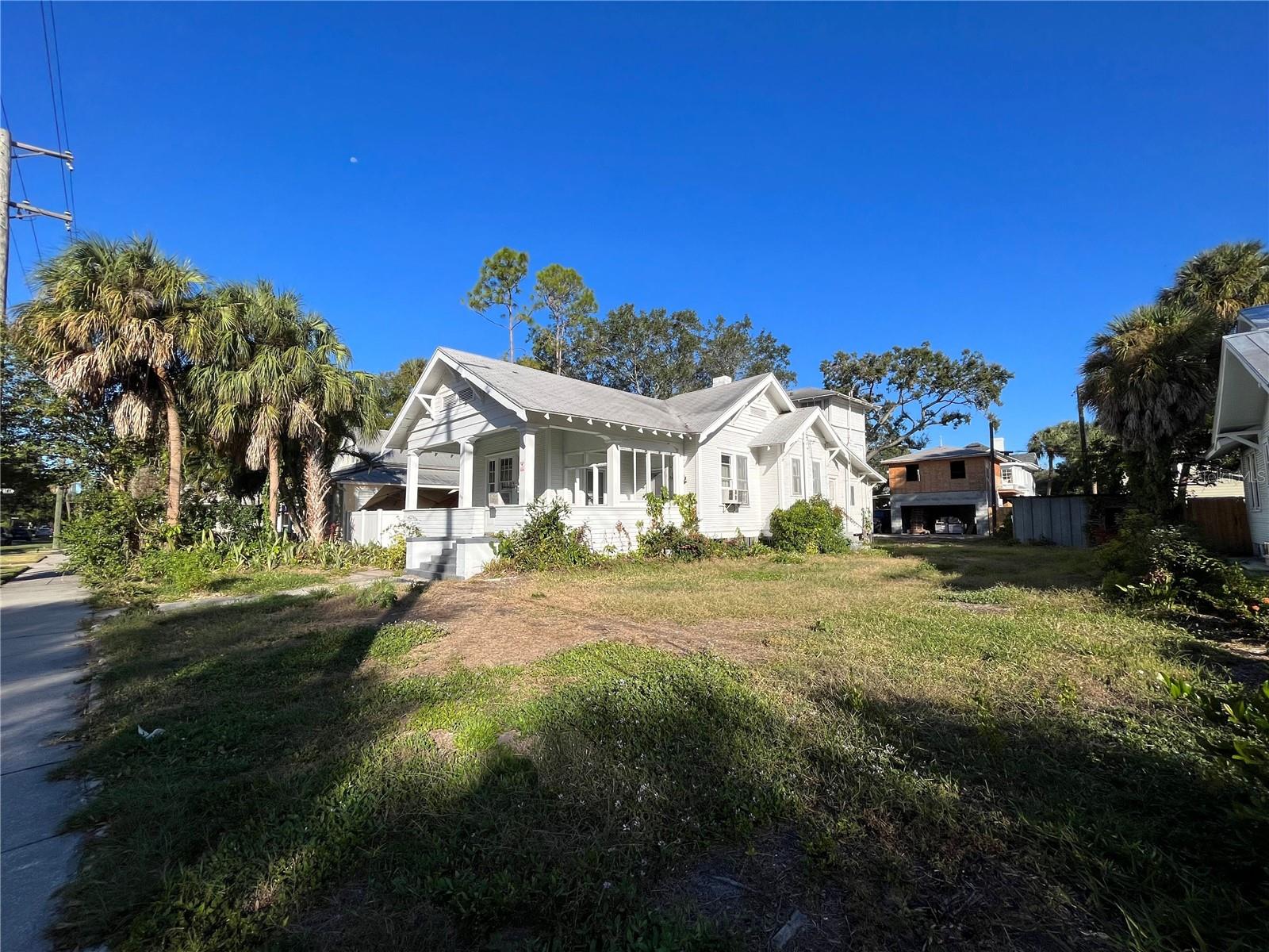 1105 W De Leon St Property Photo 3