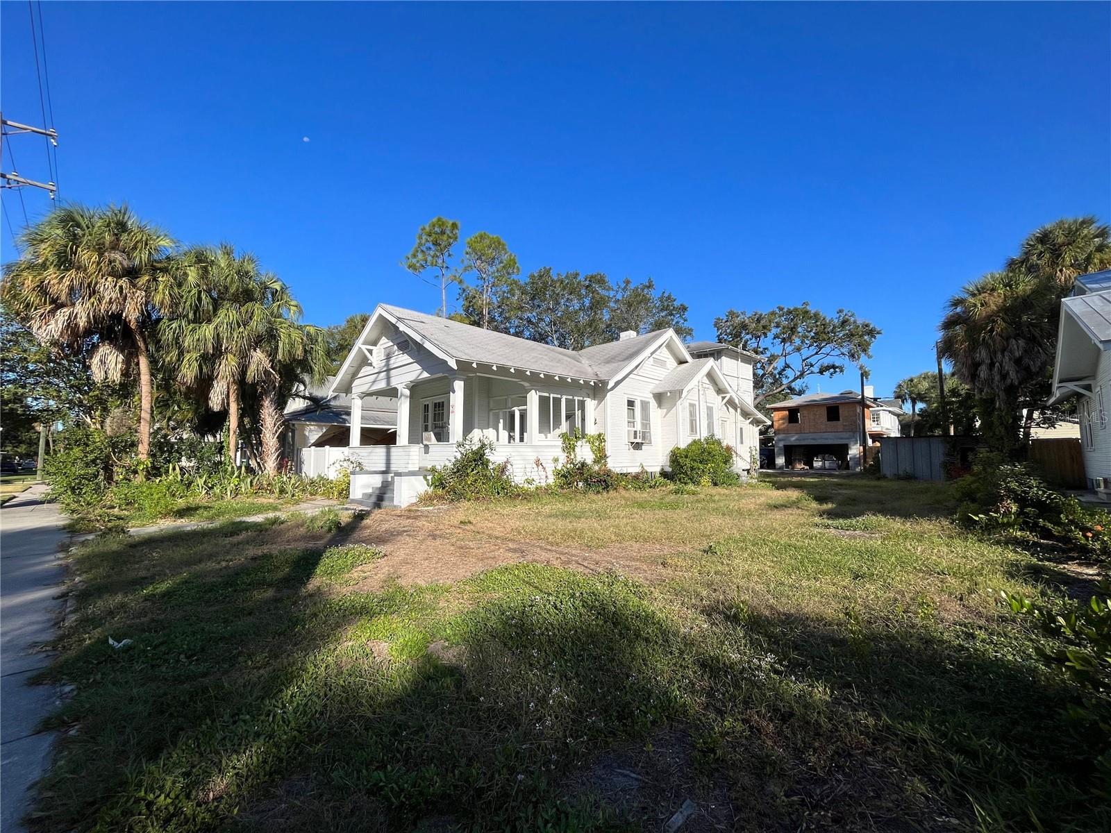 1105 W De Leon St Property Photo 4