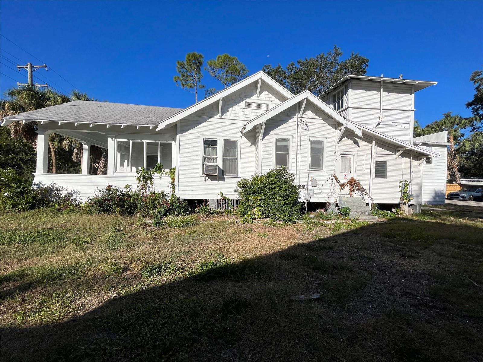1105 W De Leon St Property Photo 5
