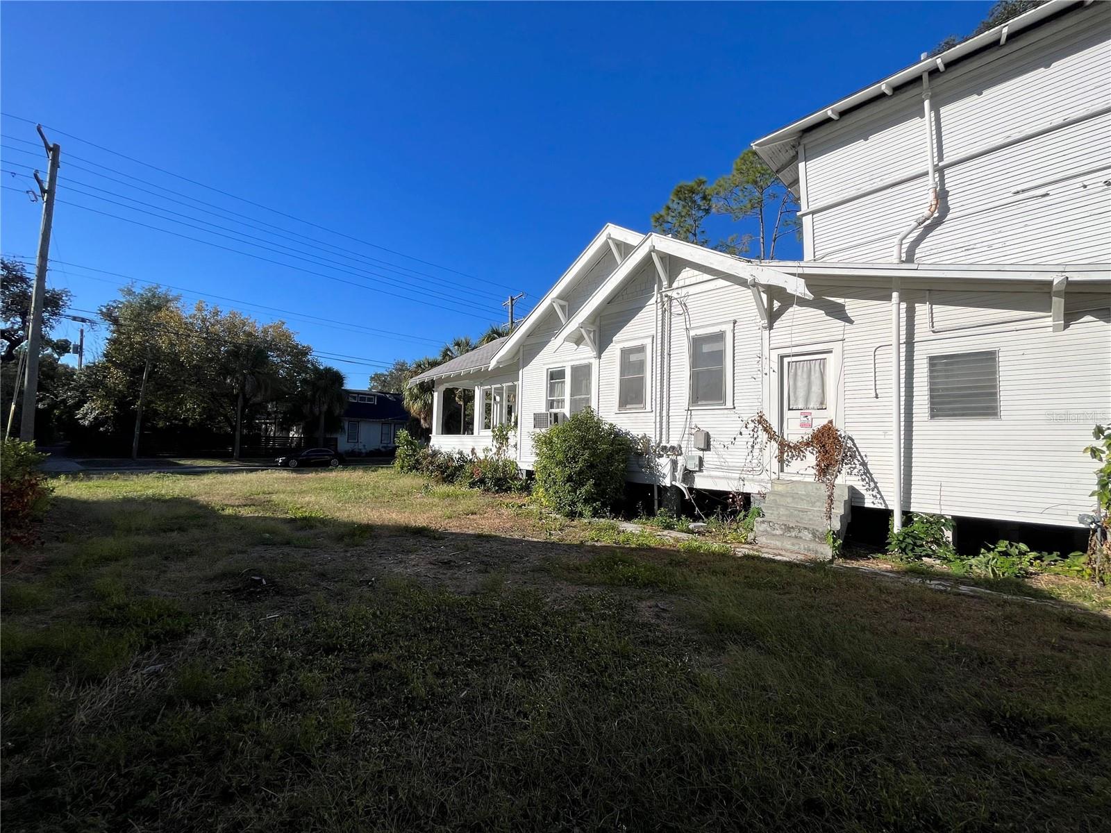 1105 W De Leon St Property Photo 6