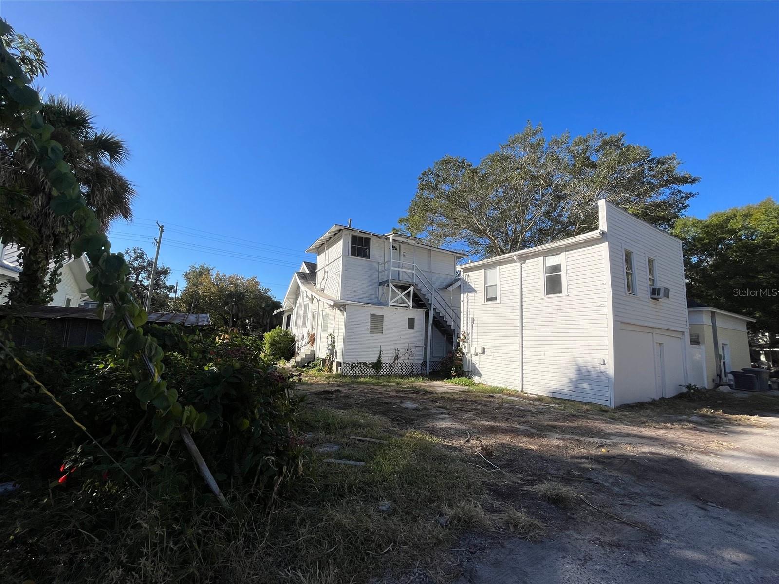 1105 W De Leon St Property Photo 8