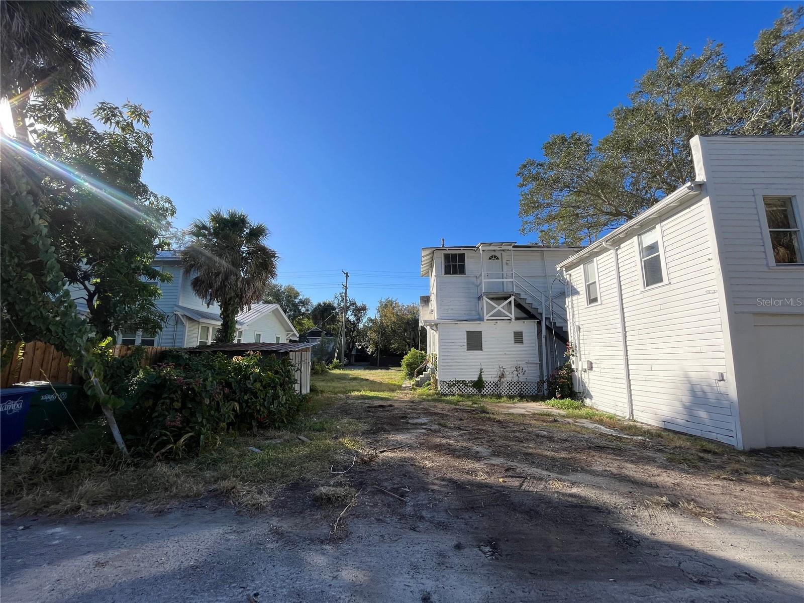 1105 W De Leon St Property Photo 9