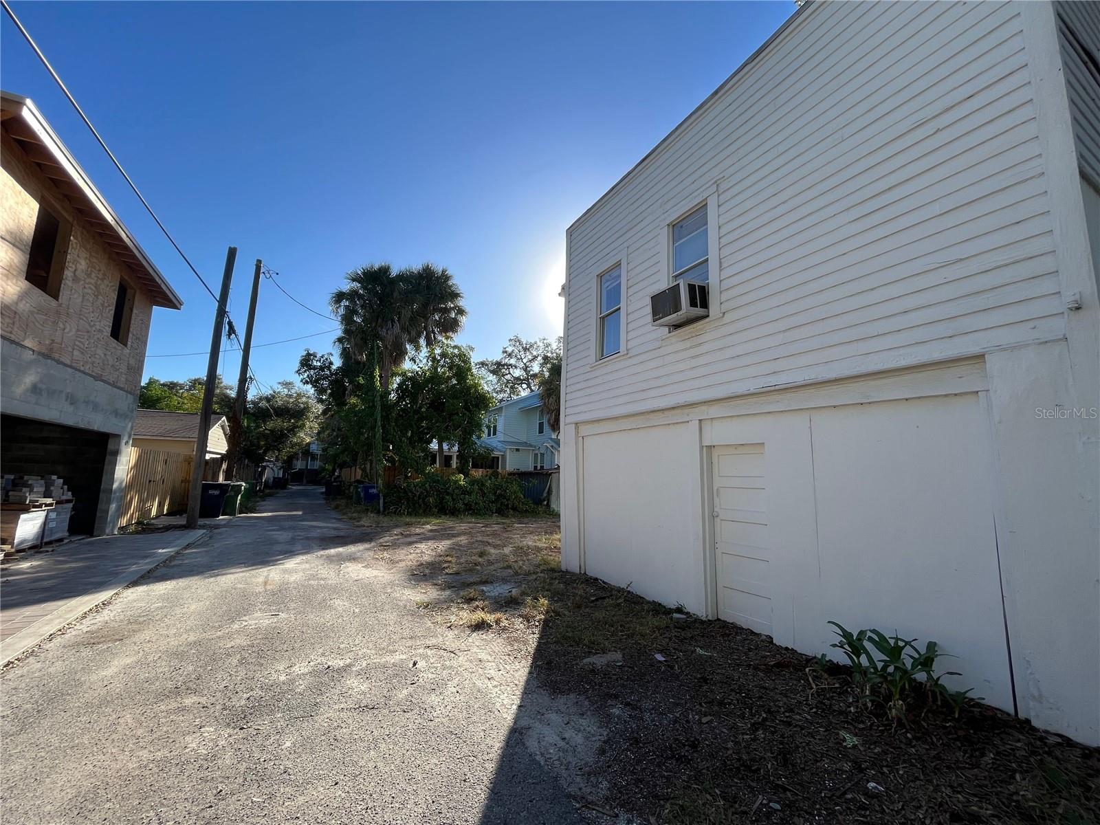 1105 W De Leon St Property Photo 10