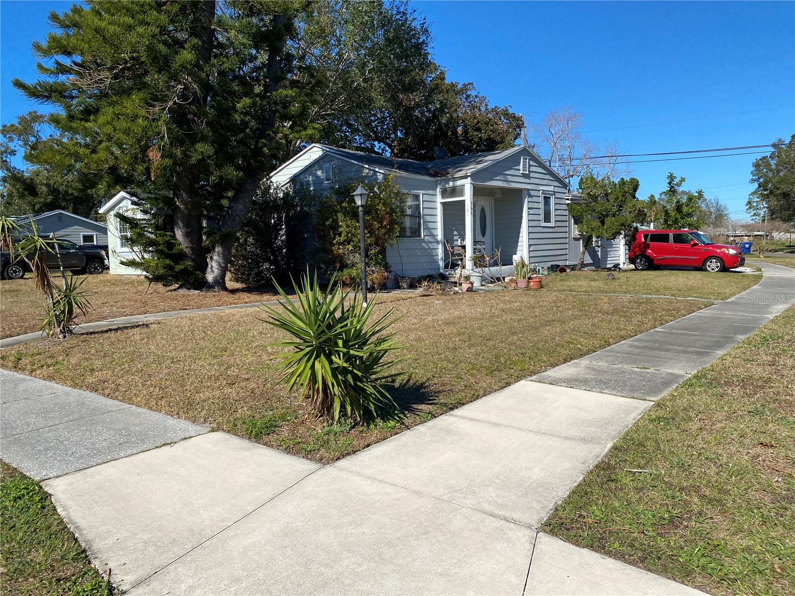 161 83rd Ave N Property Photo 1
