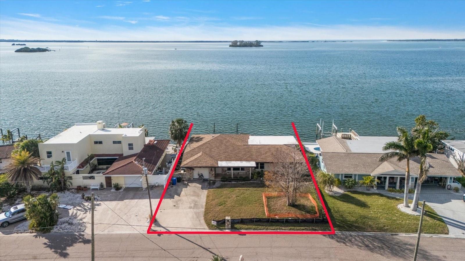 2190 Harbor View Dr Property Photo 2