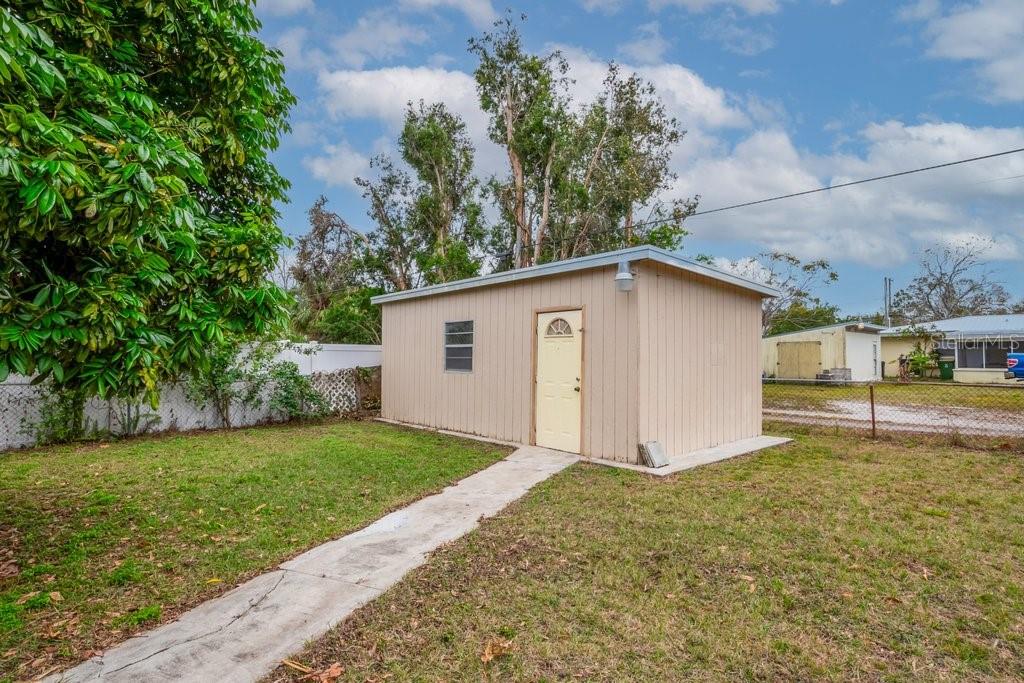 3916 W Oklahoma Ave Property Photo 2