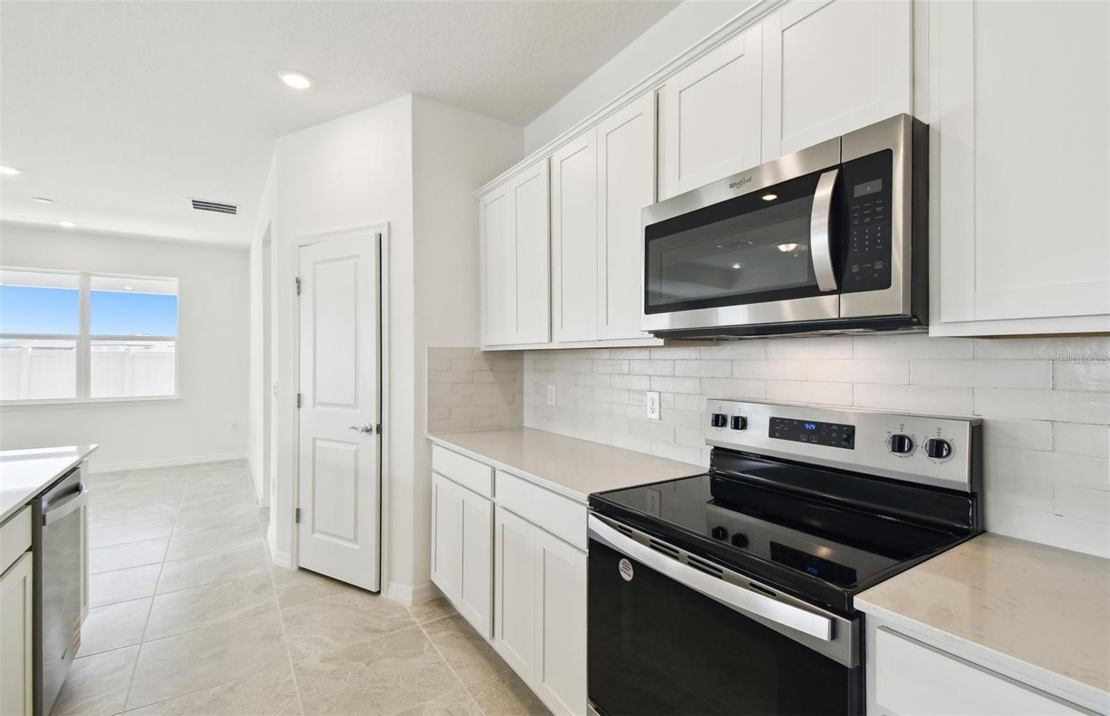 1258 Lakeridge Way Property Photo 4