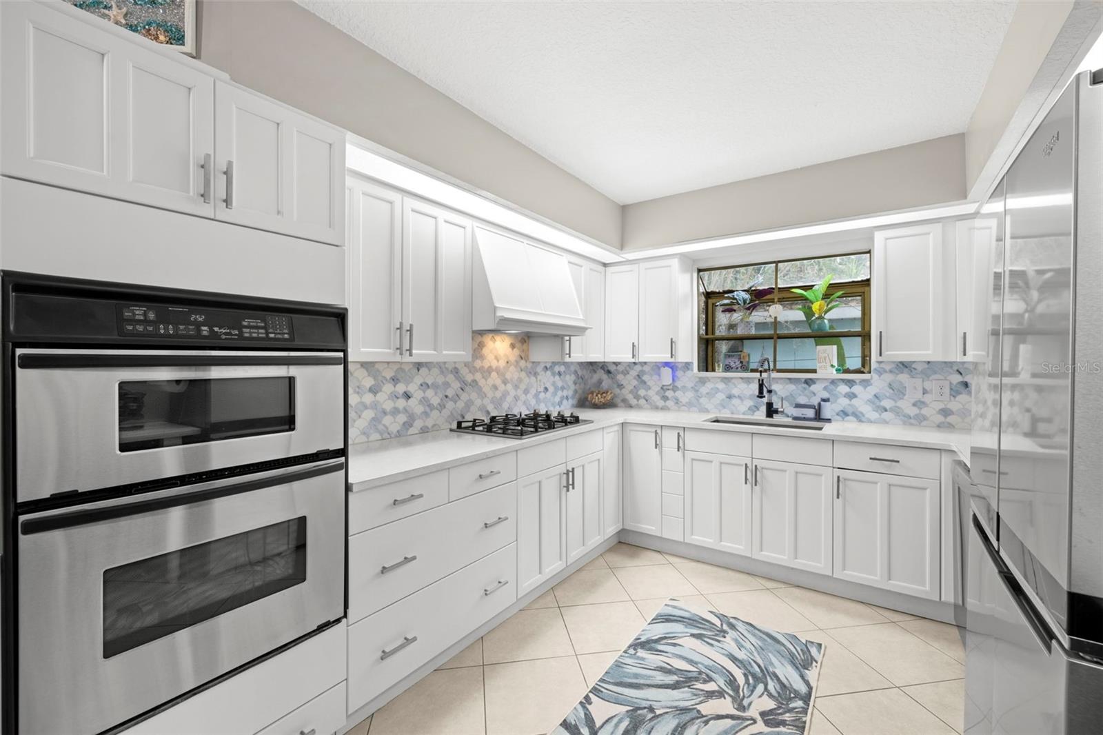 1030 Charles St Property Photo 21