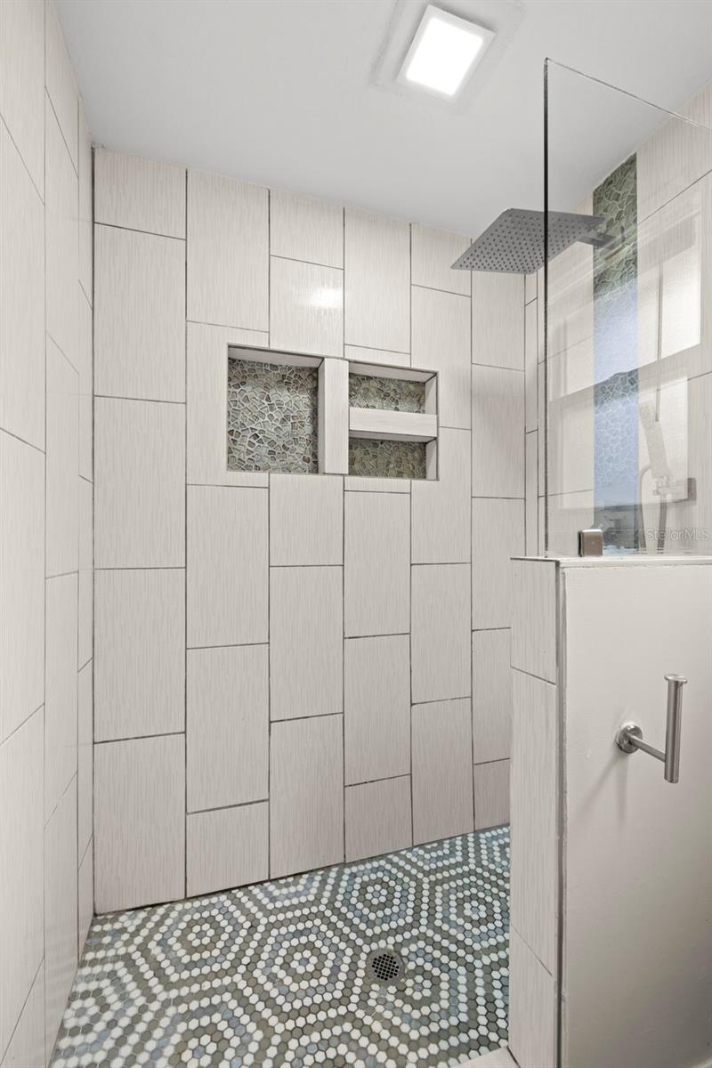 1030 Charles St Property Photo 31