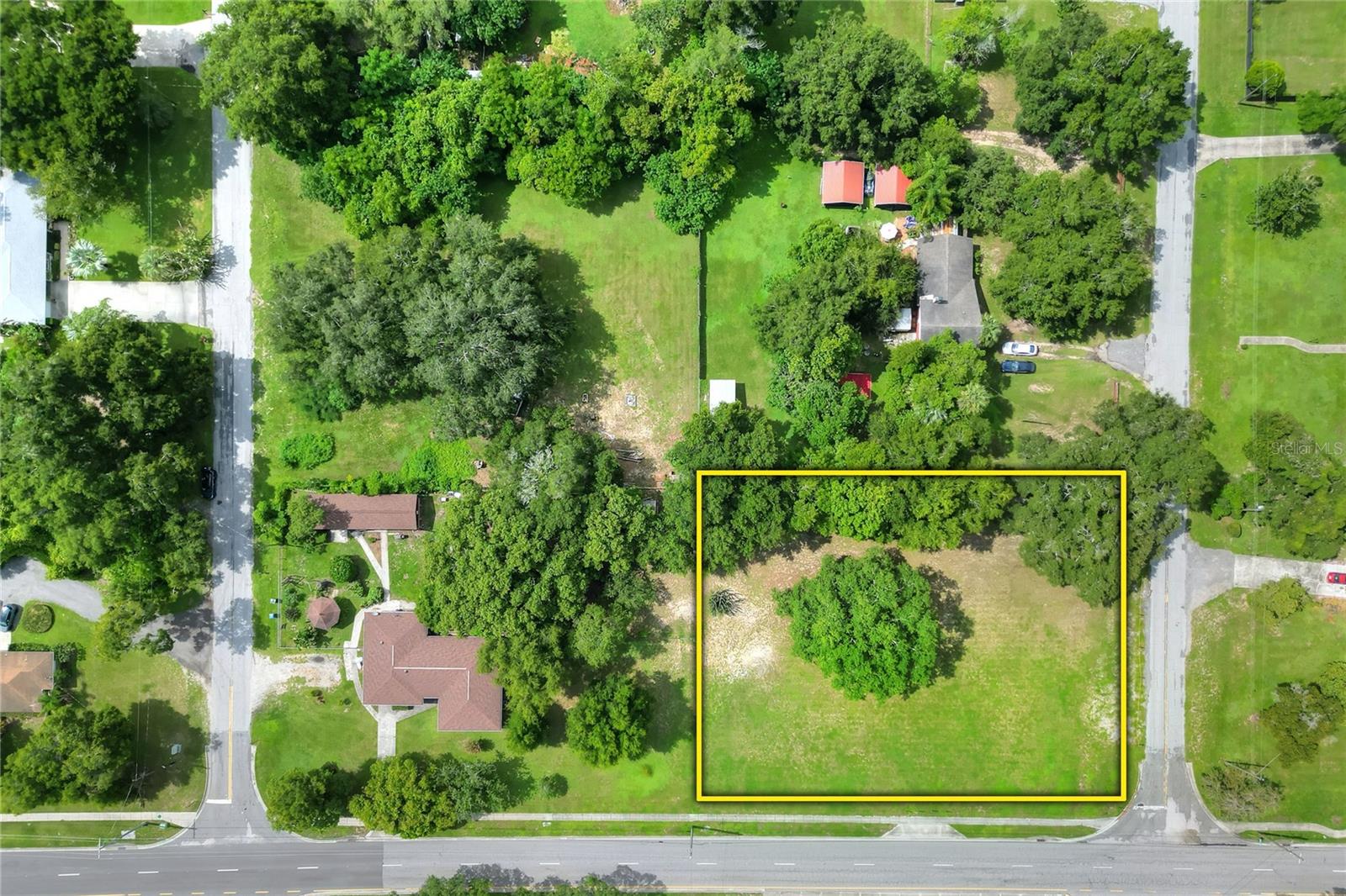 703 E Lumsden Rd Property Photo 5