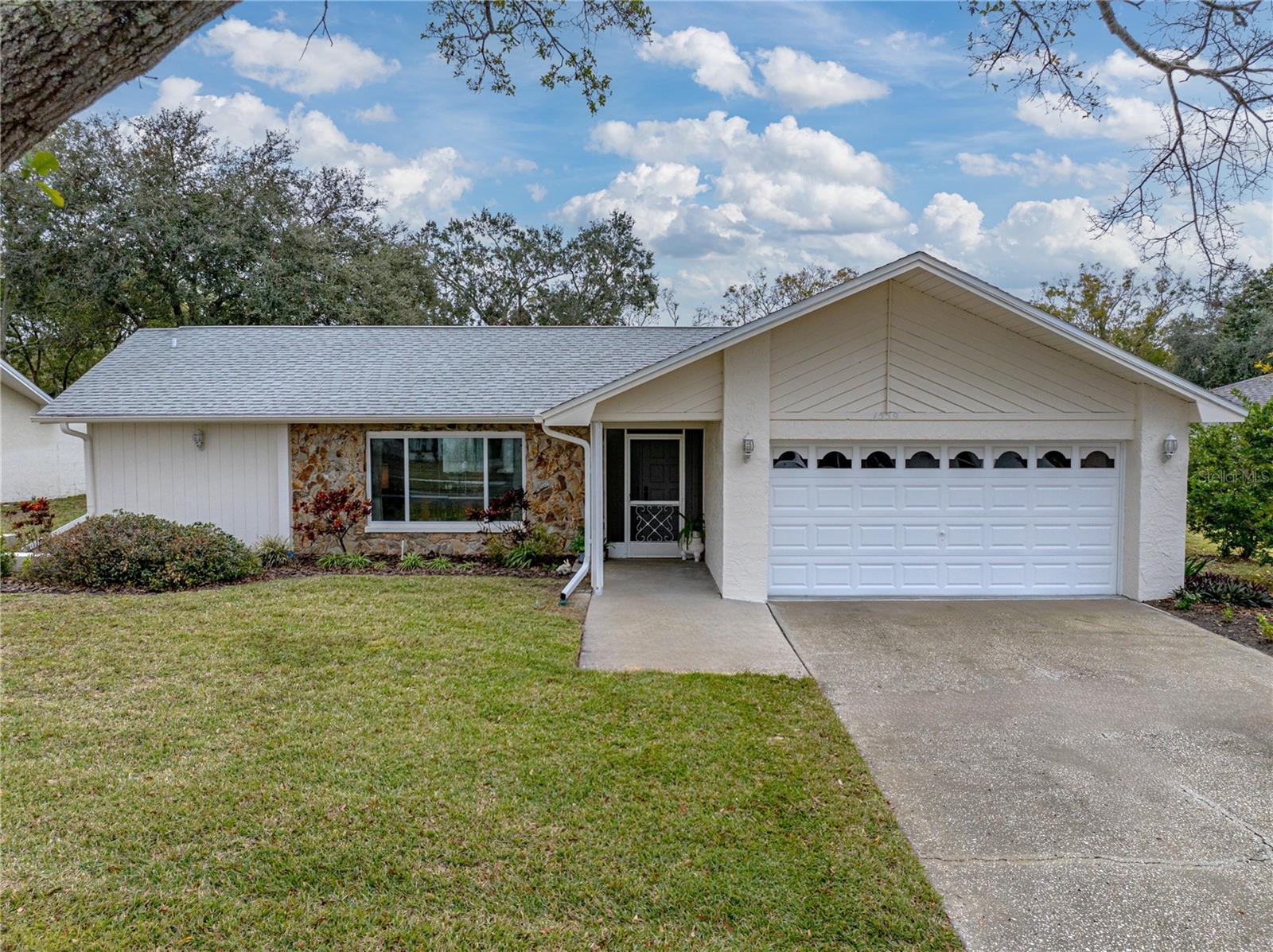 1559 Glengarry Dr Property Photo 4