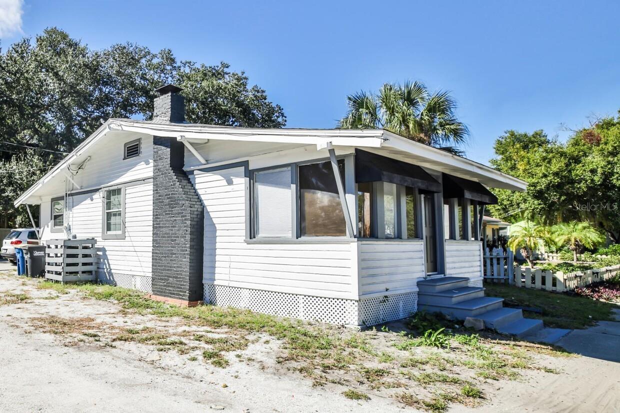 1013 Drew St Property Photo 1