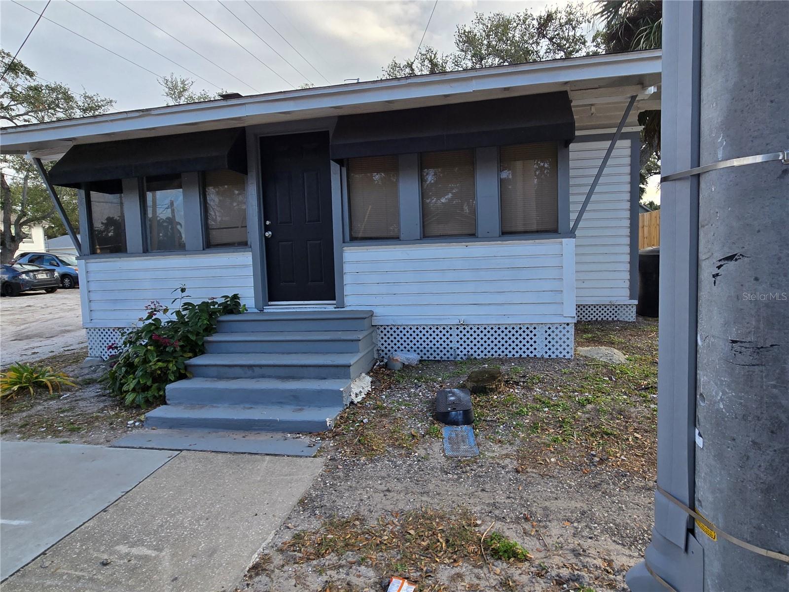 1013 Drew St Property Photo 2