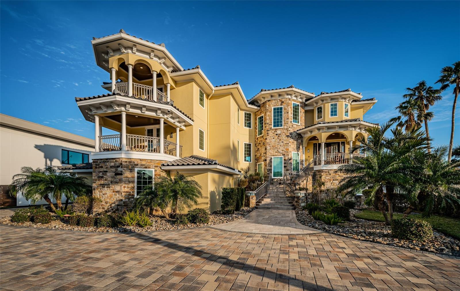 335 Bath Club Blvd S Property Photo