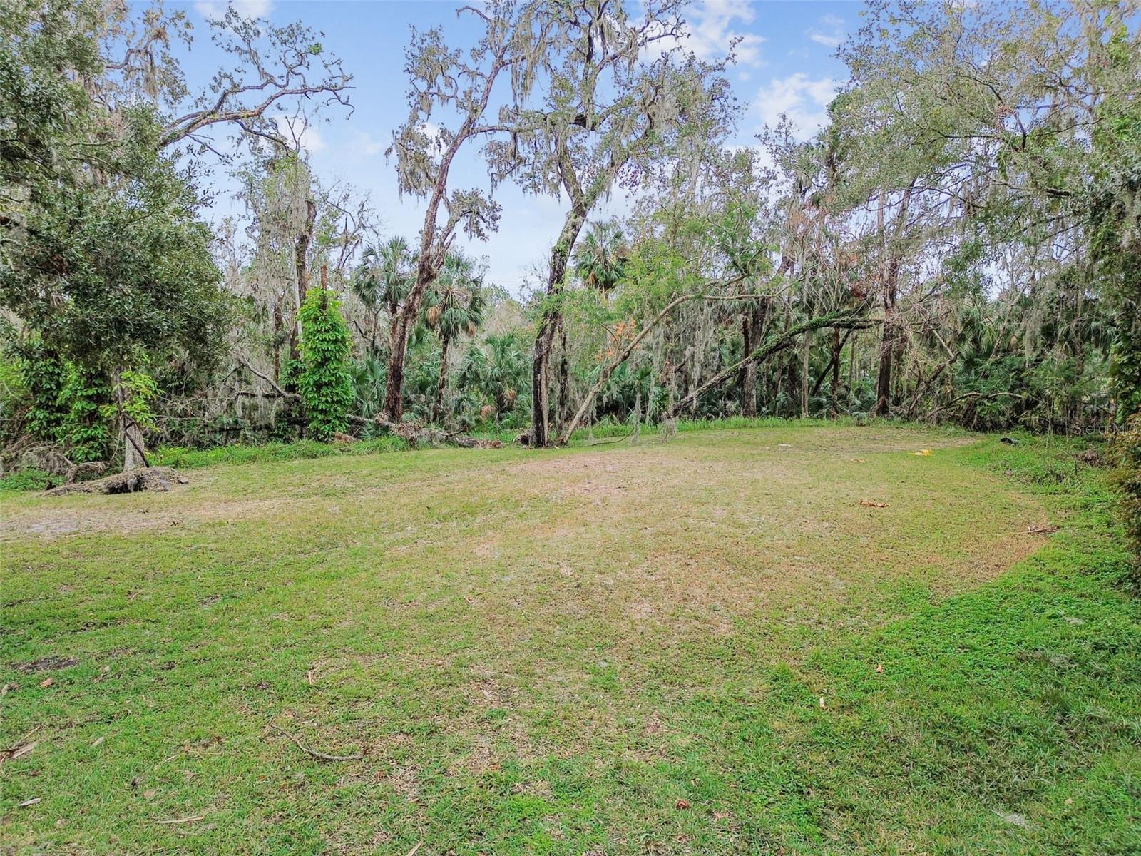 Casa Loma Dr Property Photo 3