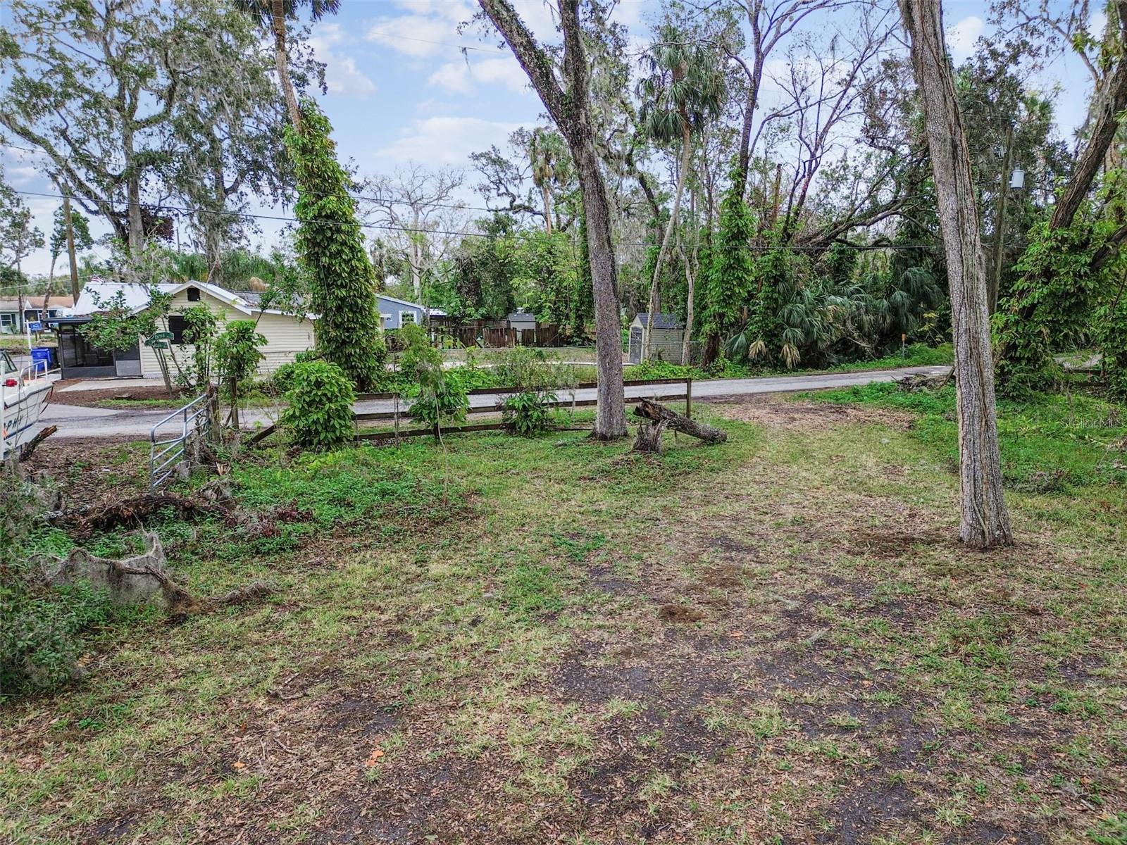 Casa Loma Dr Property Photo 8