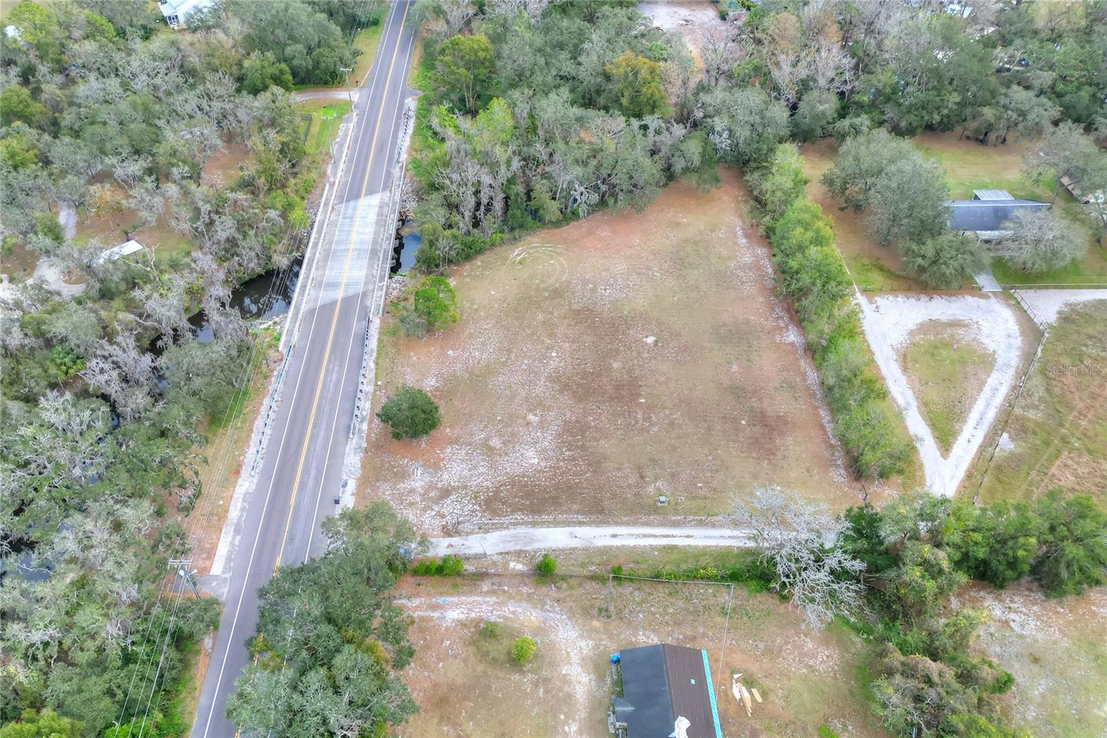 11735 Knights Griffin Rd Property Photo 10