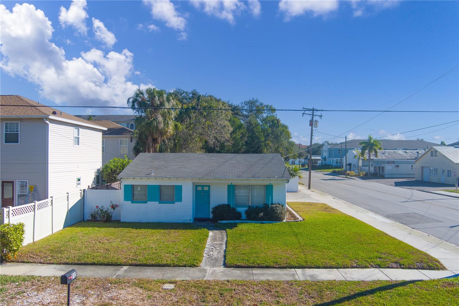 312 S Arrawana Ave Property Photo 4