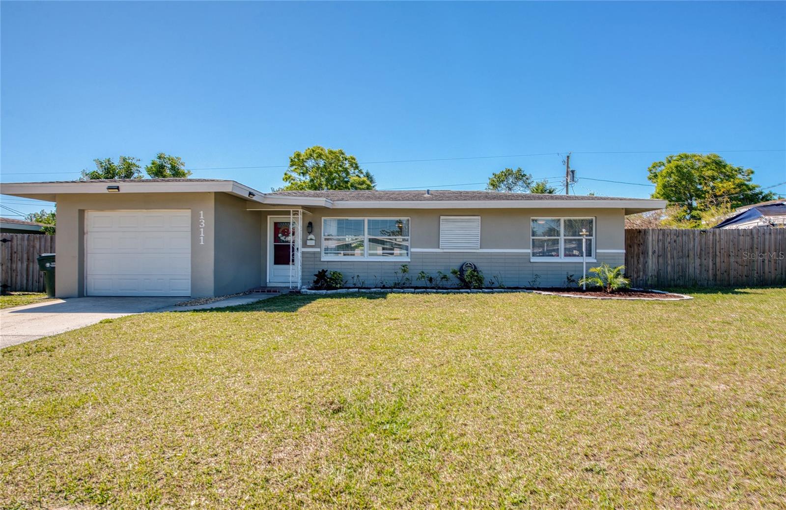1311 Chesterfield Dr Property Photo