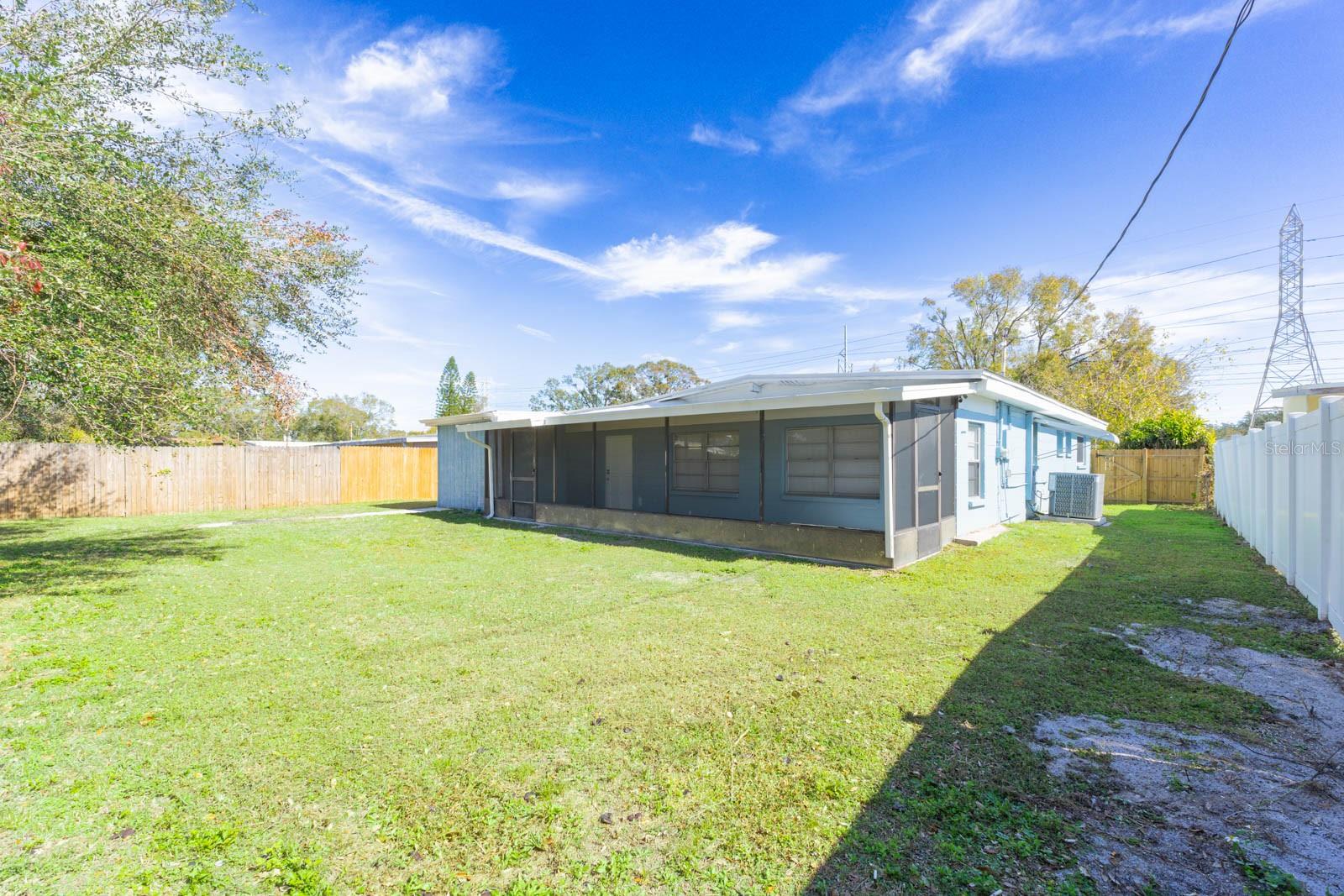 2009 Windsor Way Property Photo 8