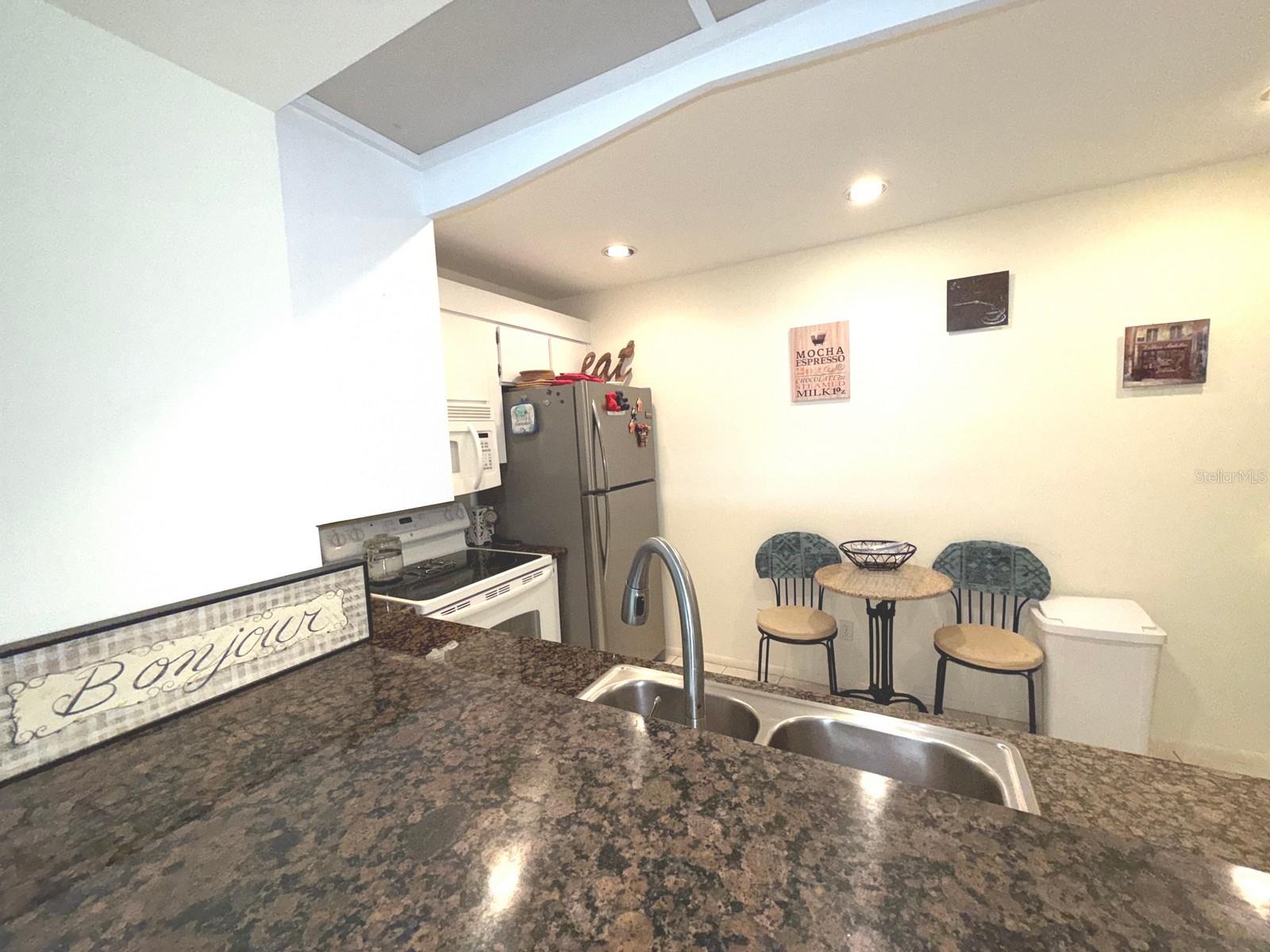 100 Bluff View Dr #401a Property Photo 16