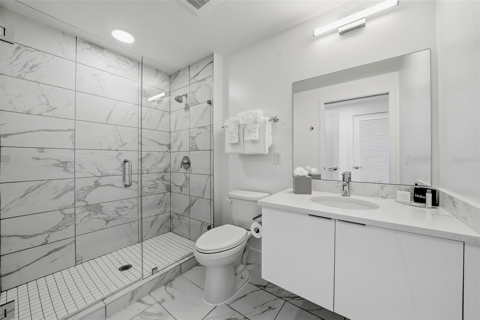 411 E Shore Dr #313 Property Photo 6
