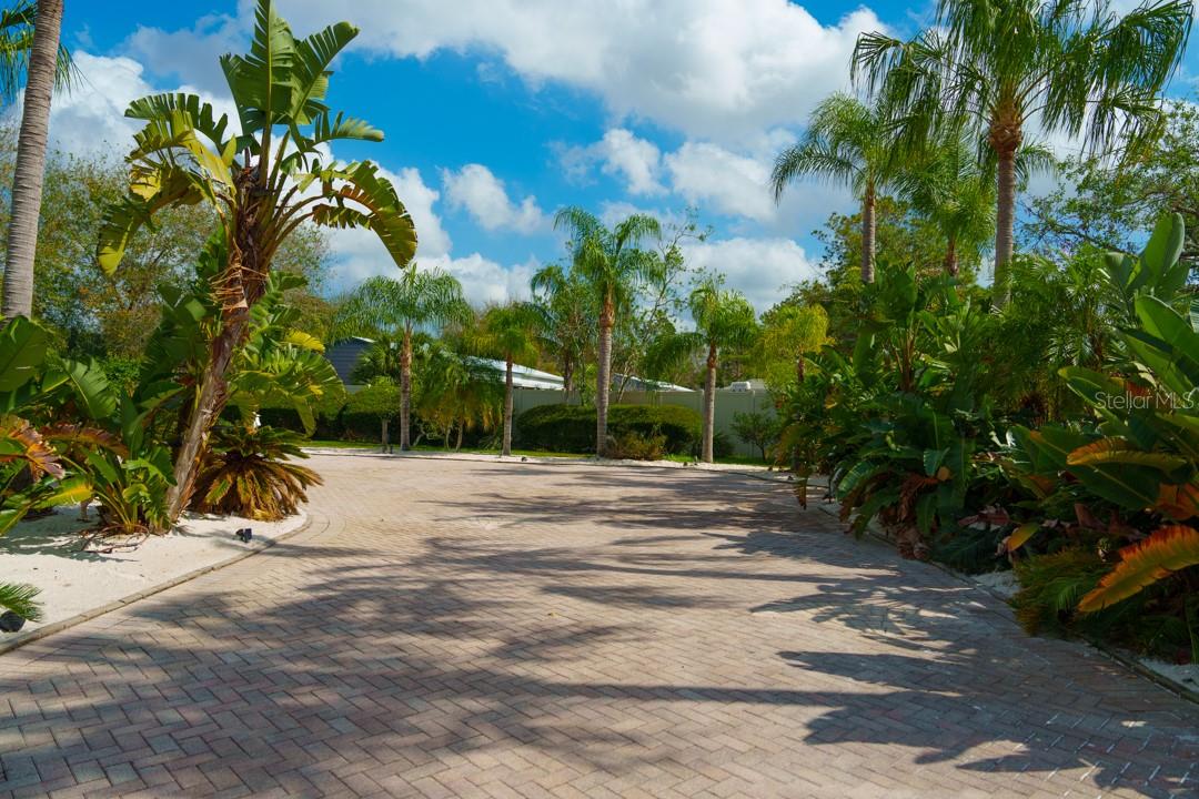 6861 Amanda Vista Cir Property Photo 14