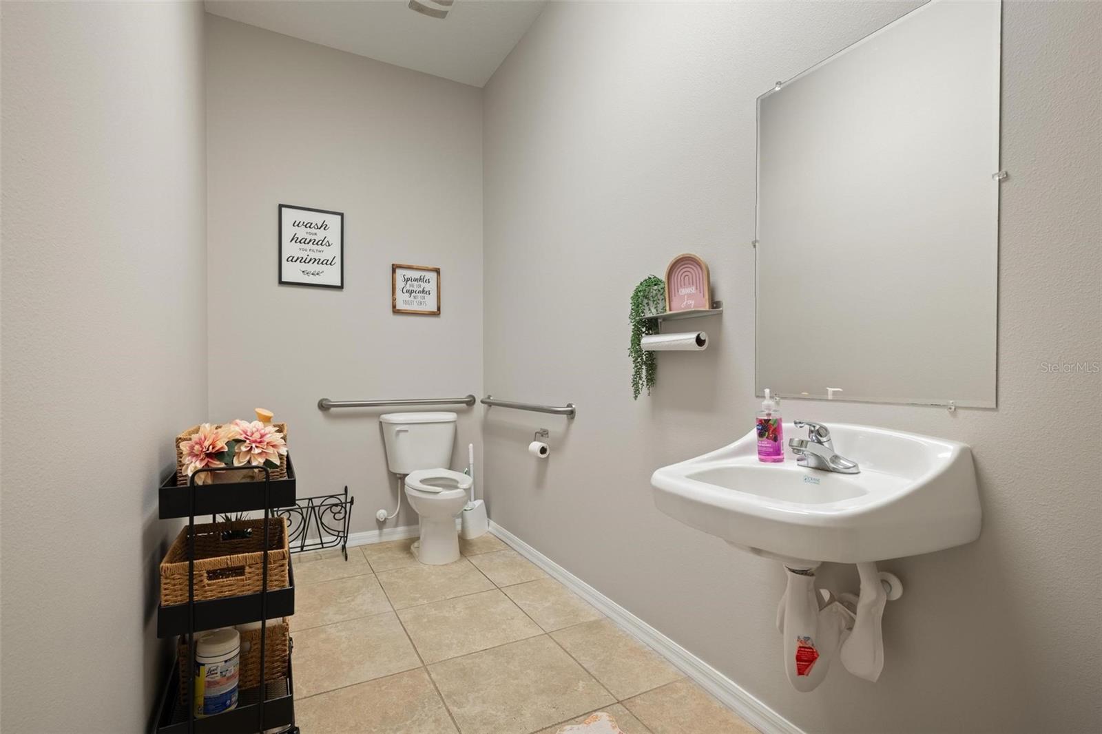 17929 Hunting Bow Cir #101 & 102 Property Photo 28