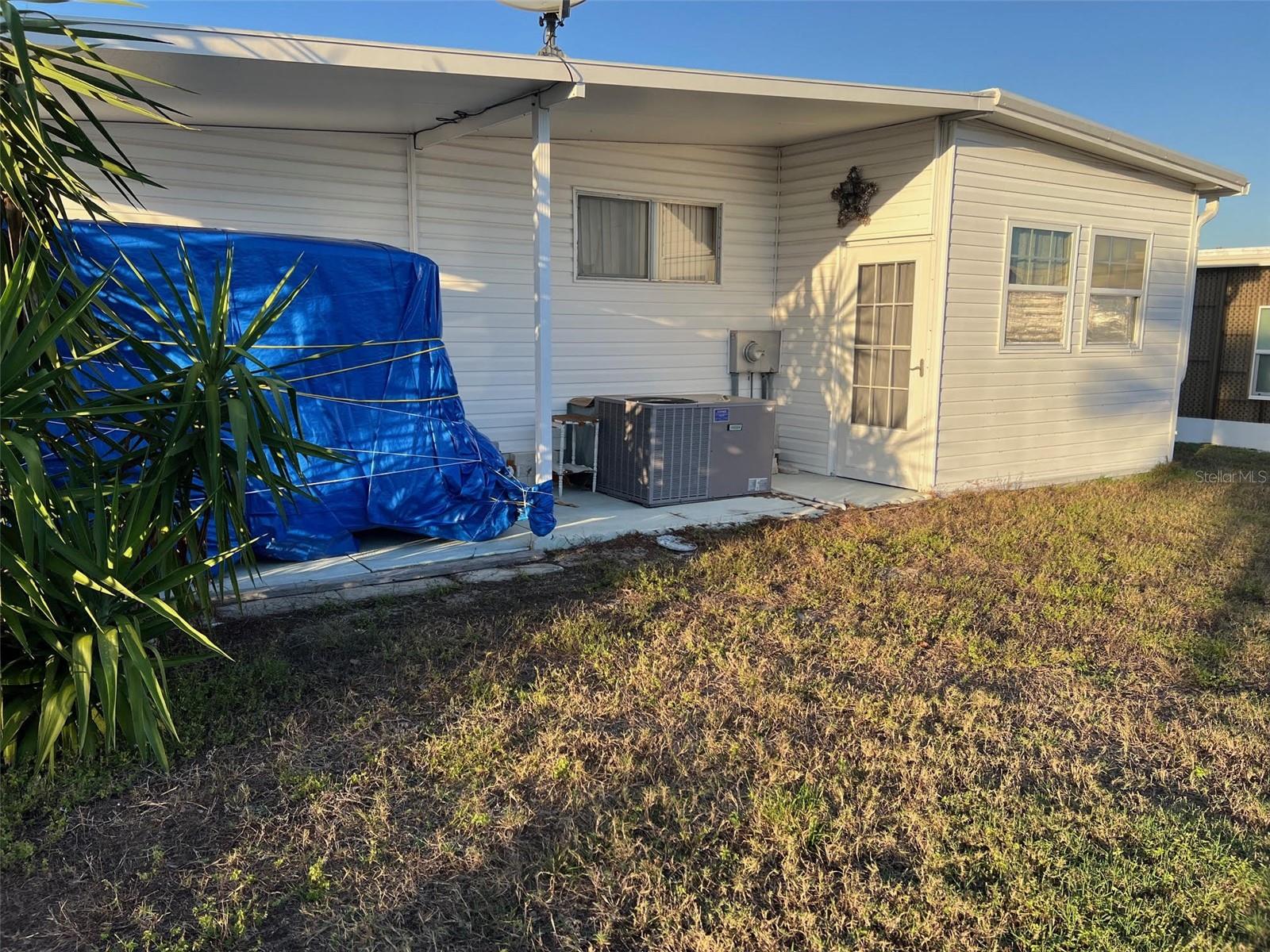 220 Royal Palm Cir Property Photo 4