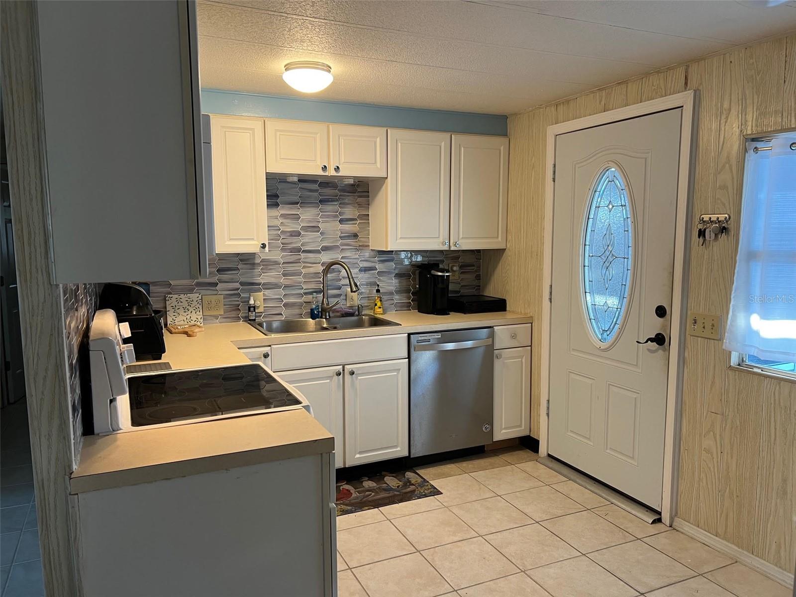 220 Royal Palm Cir Property Photo 5