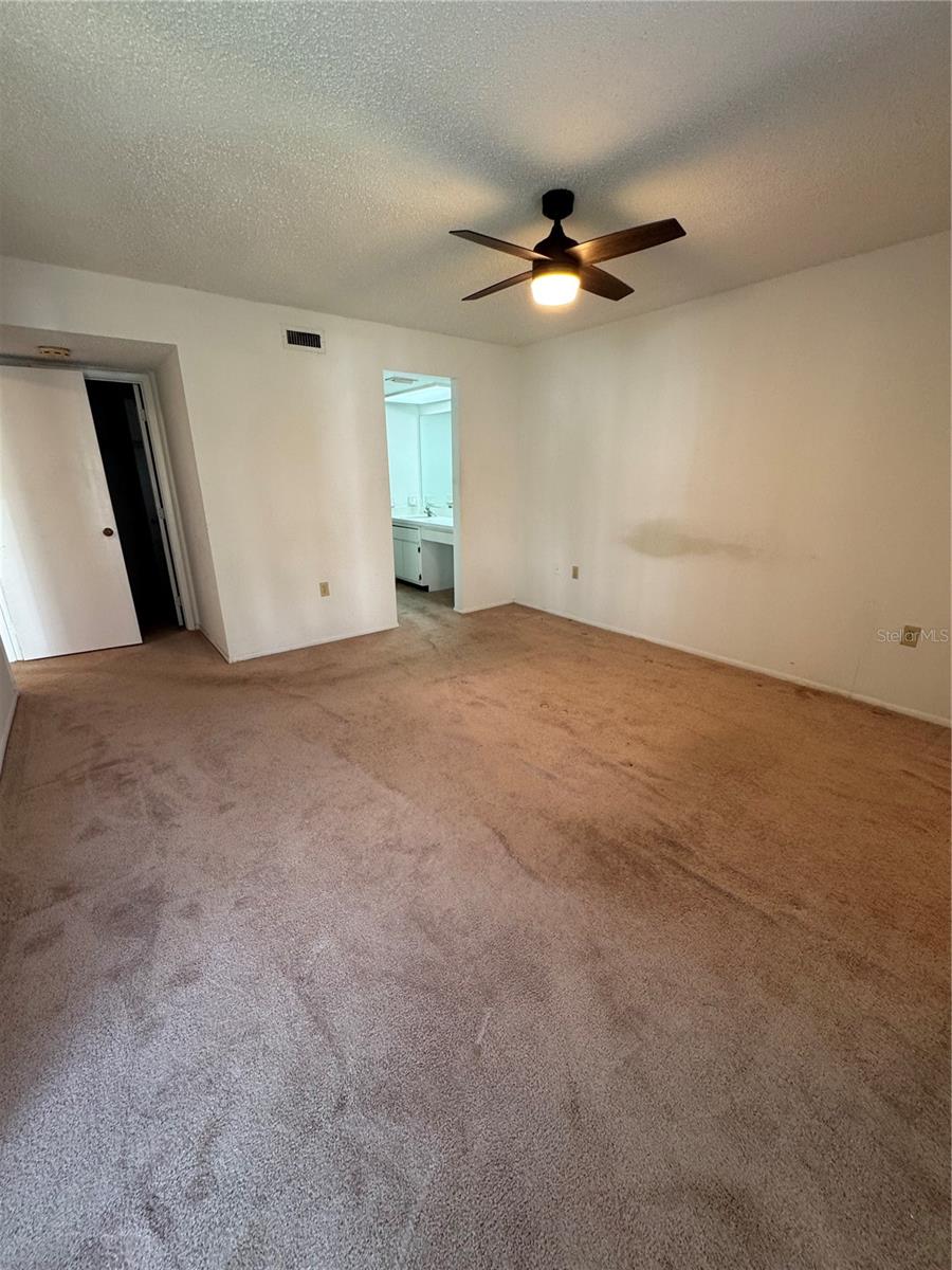 106 Lakeside Ct Property Photo 4