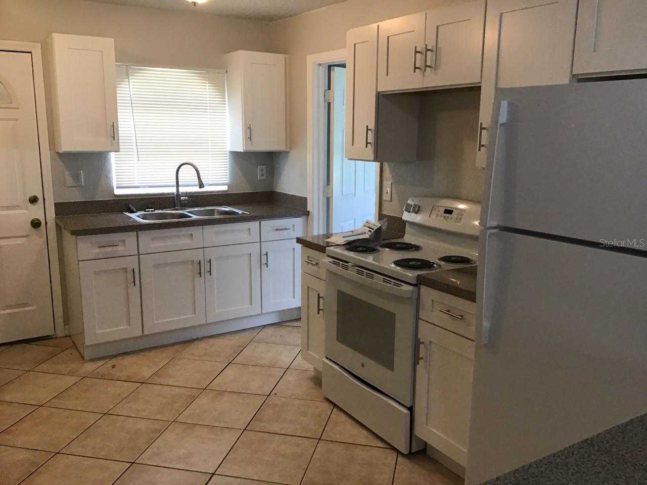 502/504 Imperial Pl Property Photo 4