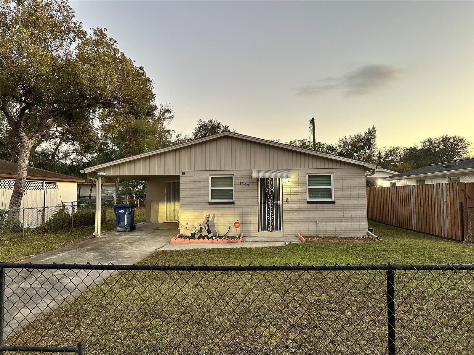 1303 E Lake Ave Property Photo