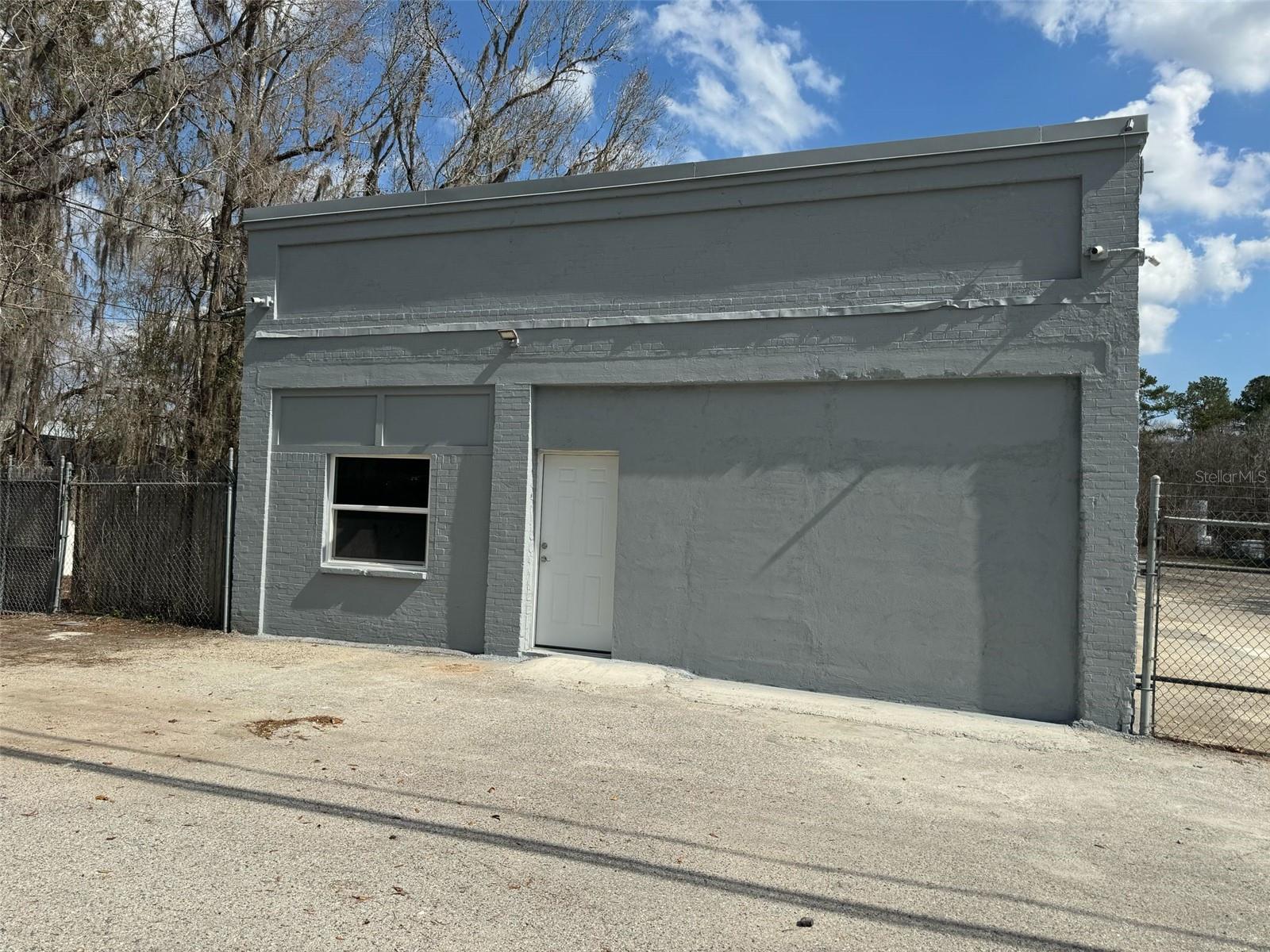 1011 S Main St Property Photo