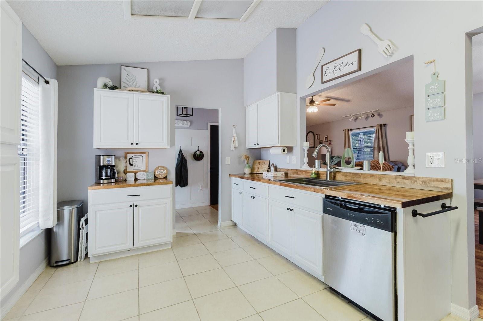 2427 Comerwood Dr Property Photo 3