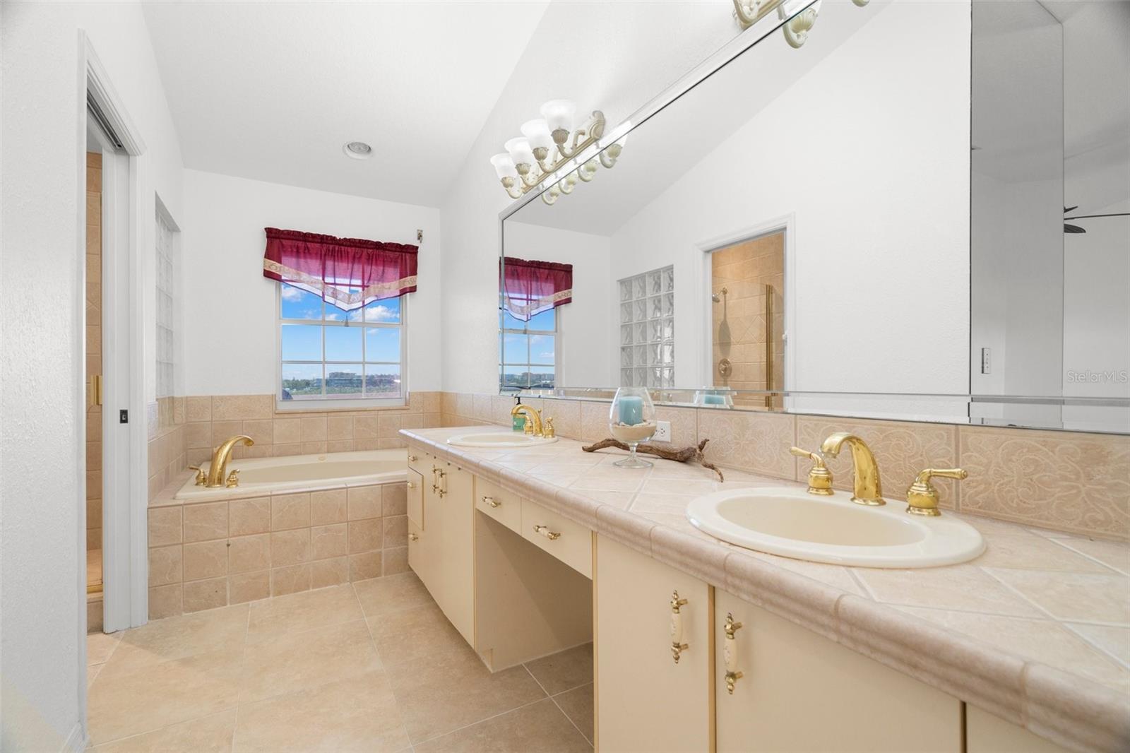 14584 El Paseo Dr Property Photo 19
