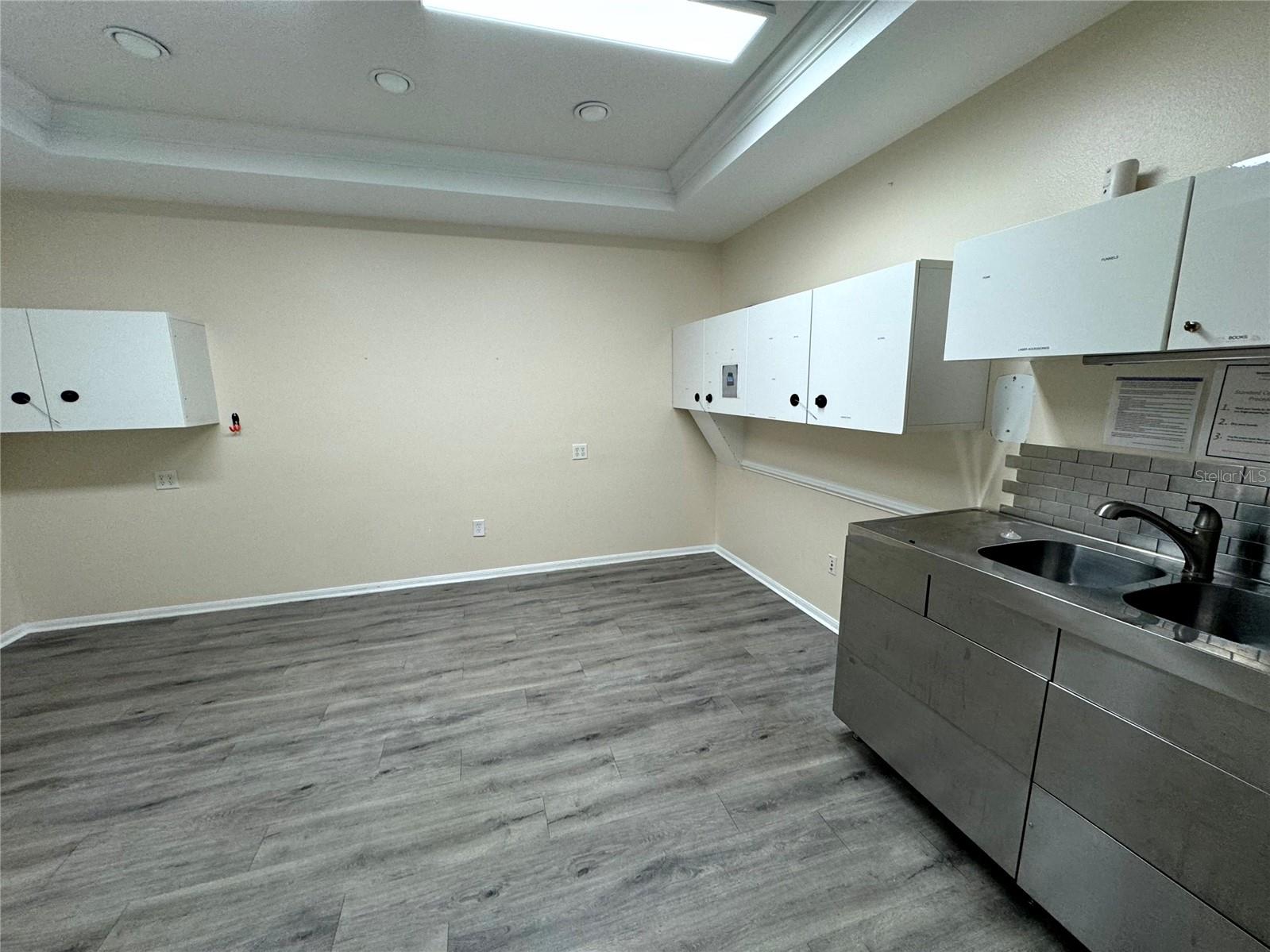 11309 Countryway Blvd Property Photo 9