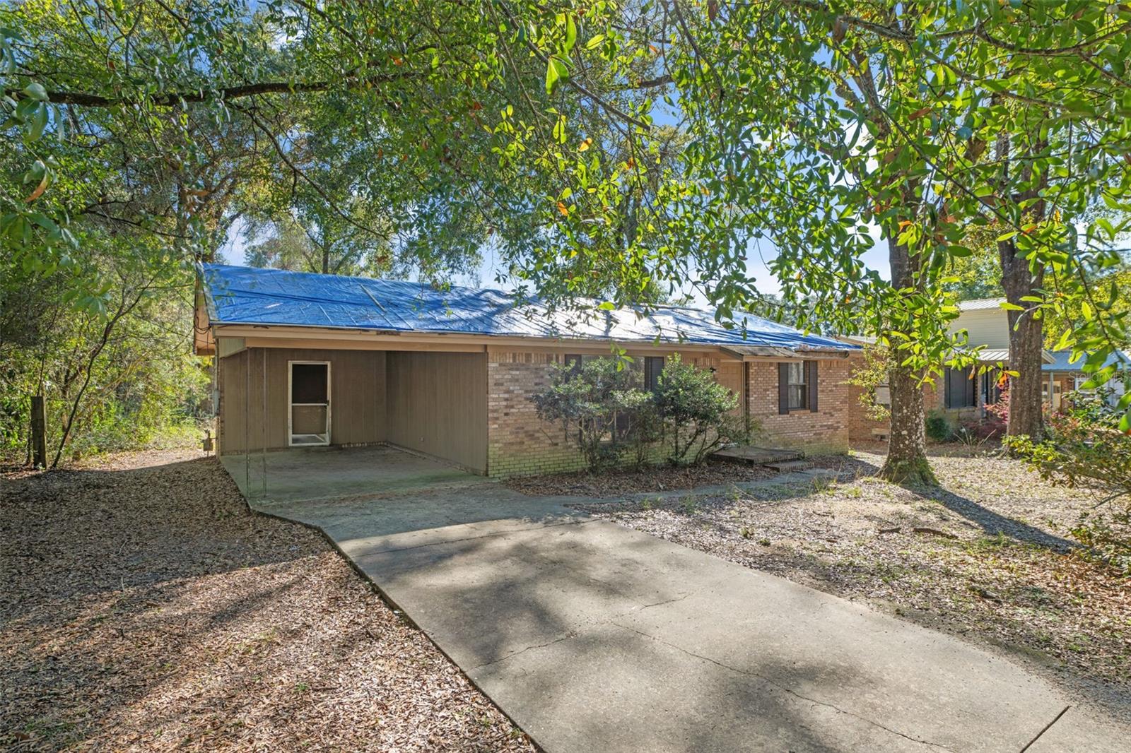 705 School Ave Property Photo