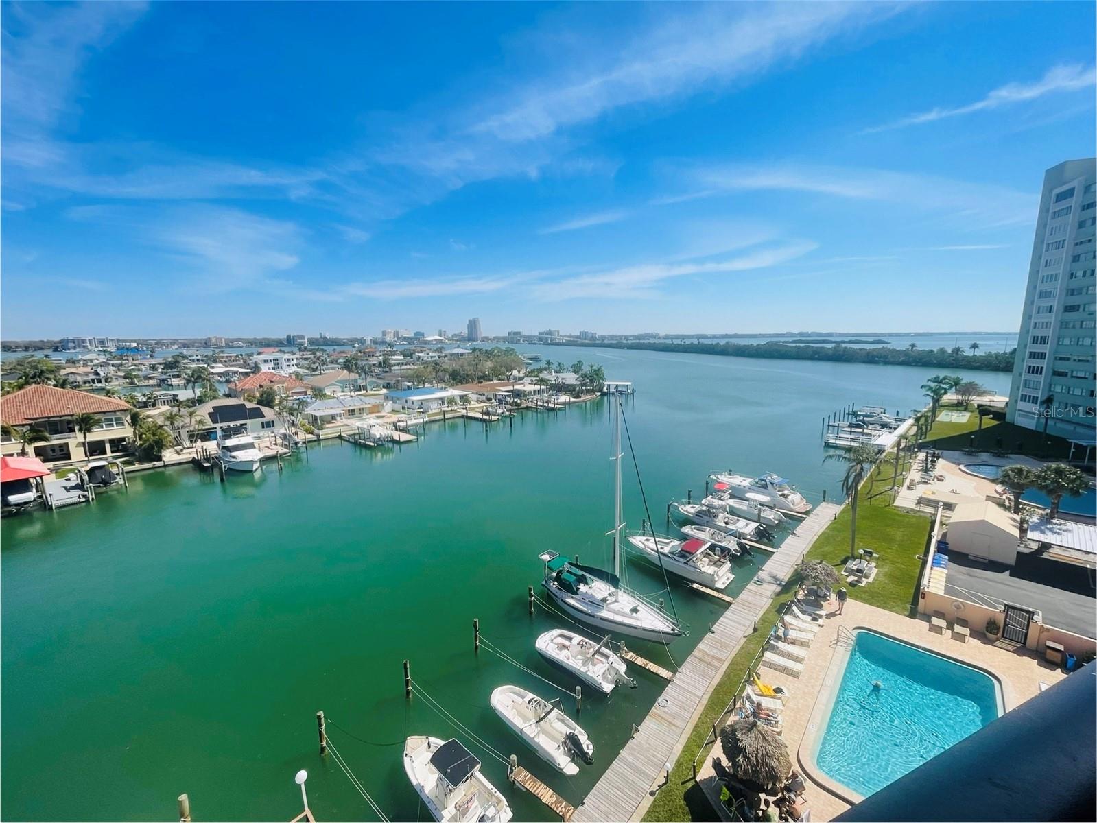 51 Island Way #706 Property Photo