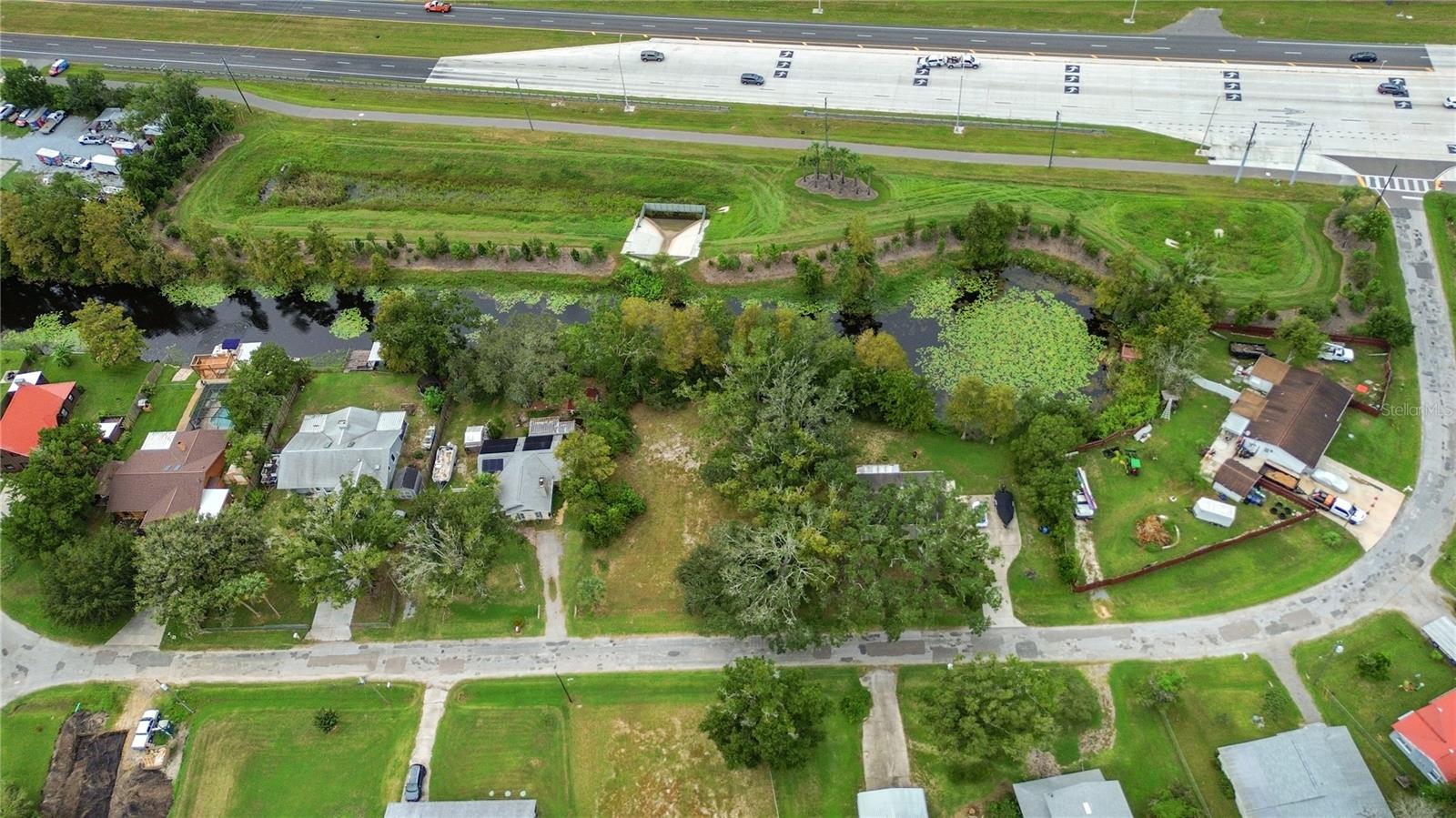 11123 Lake Shore Dr Property Photo 3