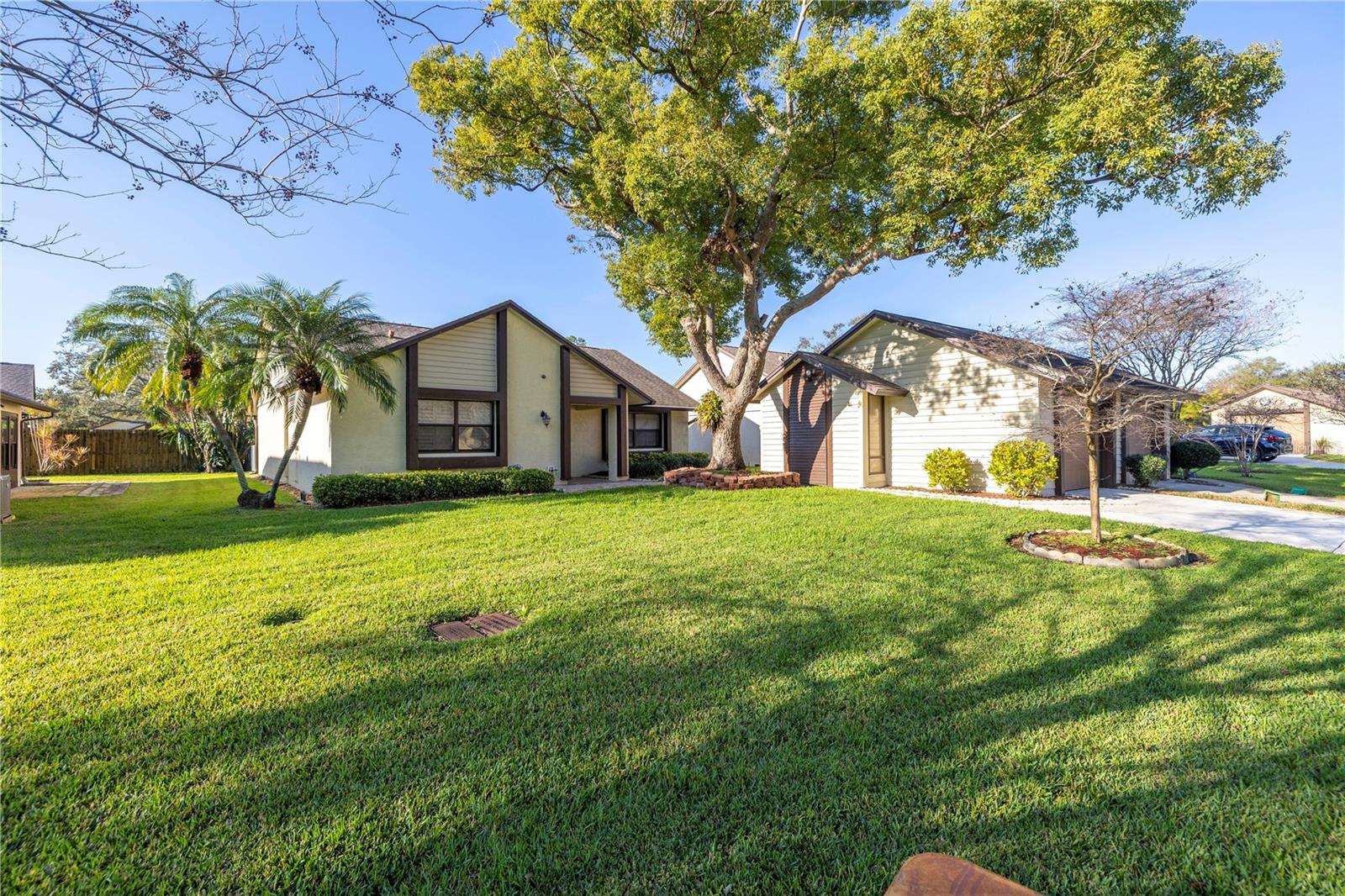 2460 Oakleaf Dr Property Photo 1