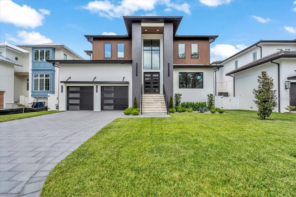 5017 W Dickens Ave Property Photo 1