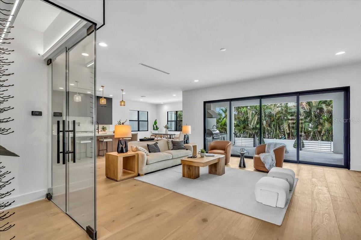 5017 W Dickens Ave Property Photo 5