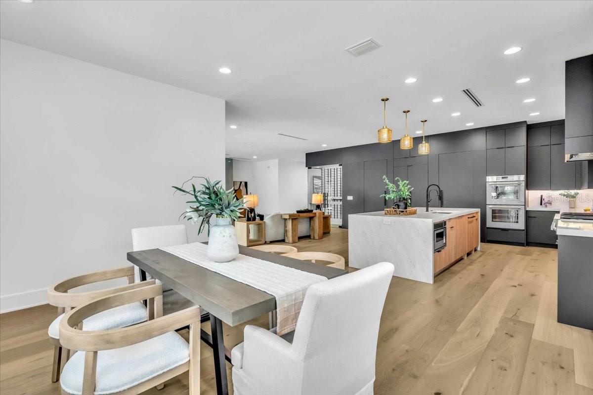 5017 W Dickens Ave Property Photo 8