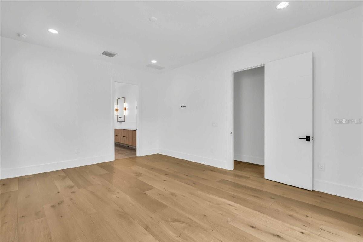 5017 W Dickens Ave Property Photo 13