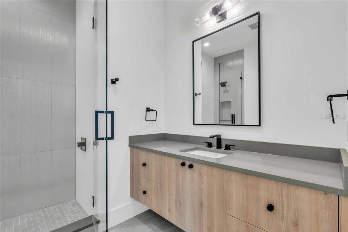 5017 W Dickens Ave Property Photo 21