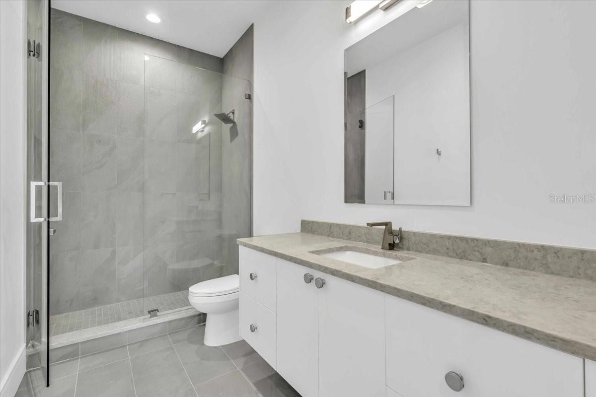 5017 W Dickens Ave Property Photo 23