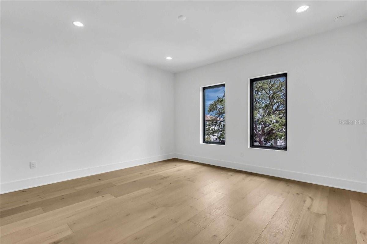 5017 W Dickens Ave Property Photo 25