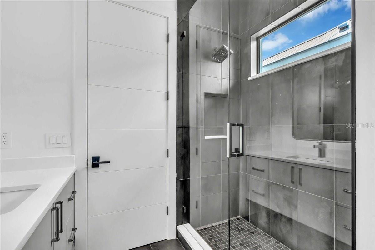 5017 W Dickens Ave Property Photo 26